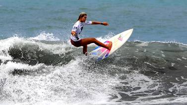  El ritmo de los surfistas ticos sigue fuerte en las olas de Hermosa