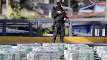 Persecución marítima permite decomiso de más de una tonelada de cocaína en Limón