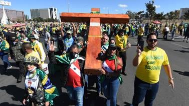 Simpatizantes expresan respaldo a Bolsonaro, convaleciente de covid-19