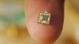 IBM fabrica microchip que multiplica por cuatro la duración de baterías celulares 