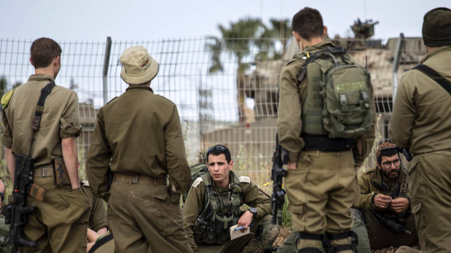 Imagen de soldados israelíes entrevistados que tienen entre 19 y 20 años
