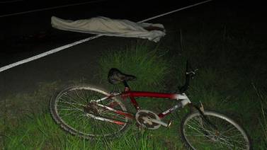 Ciclista muere arrollado por tráiler en Bagaces