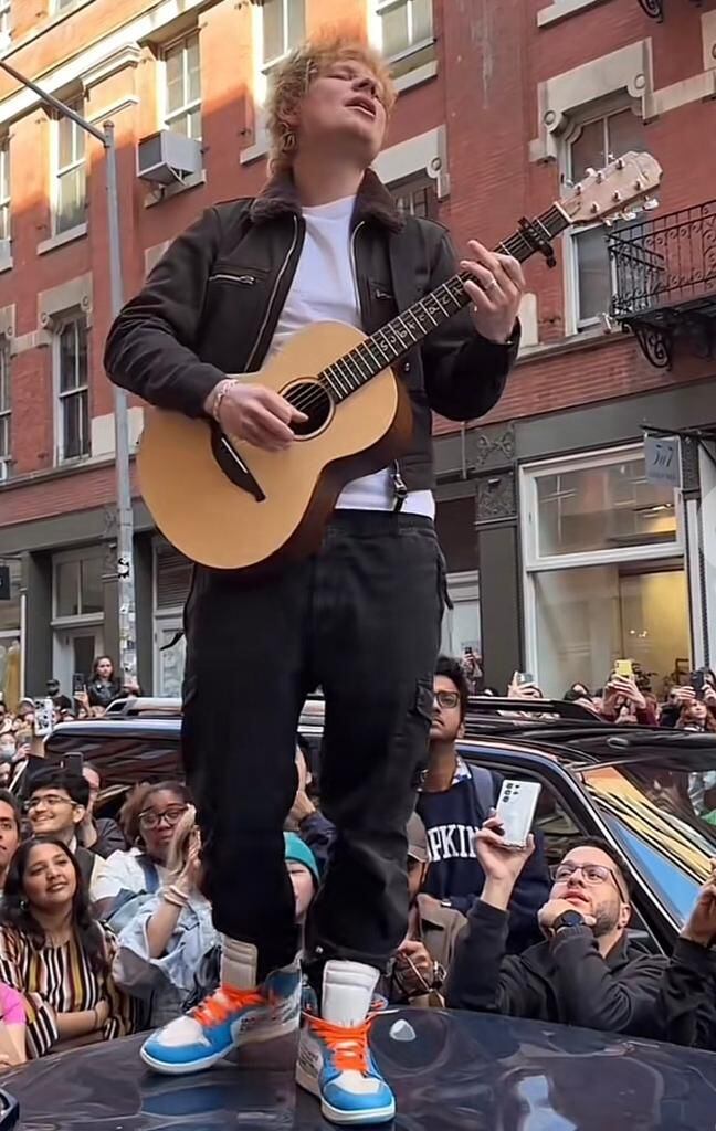 Ed Sheeran interpretó unas seis canciones en Nueva York.