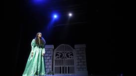 Dos adolescentes costarricenses cumplen su sueño de estrenar el musical 'Los miserables'