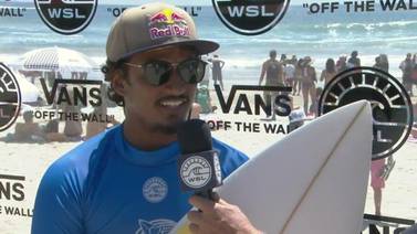 Carlos 'Cali' Muñoz avanza a los cuartos de final del US Open de Surf