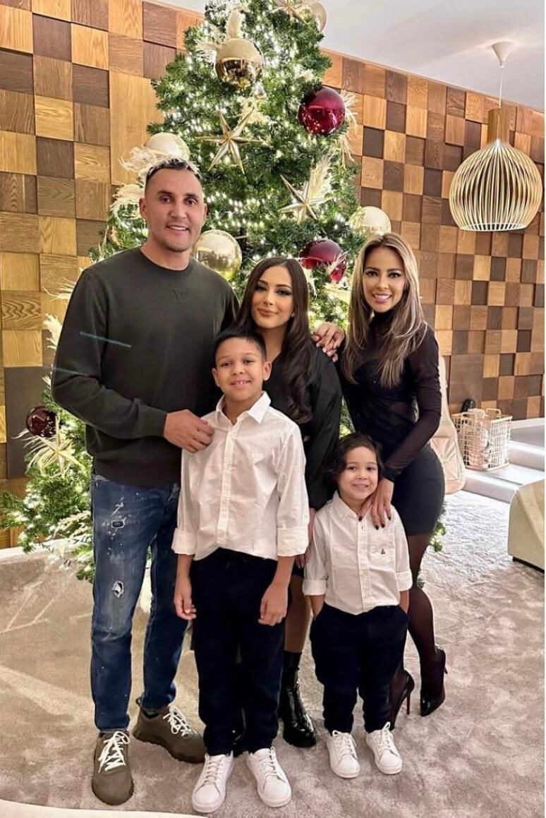 El 31 de diciembre del 2022 Keylor Navas compartió una foto con todos los integrantes de la familia y reveló que ese había sido un año 