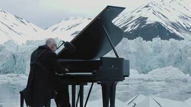 Pianista Ludovico Einaudi toca en el Ártico para campaña de Greenpeace