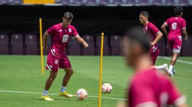 Douglas Sequeira le pone el pecho a las críticas sobre su hijo y defiende su convocatoria a la Selección