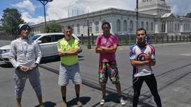 Dos entusiastas atletas correrán desde San Isidro de El General hasta San José para recaudar fondos para joven con parálisis cerebral