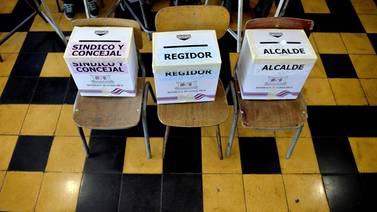 200 personas participan en escrutinio final de votos de las elecciones municipales