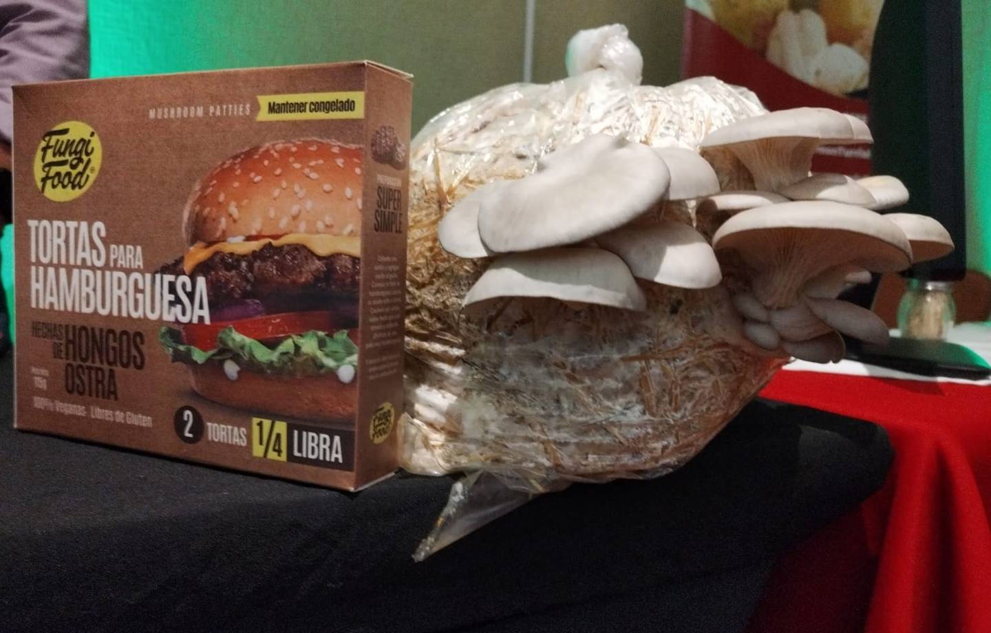 Tortas para hamburguesa lograda de hongos ostra en Costa Rica. Emprendimiento Honguiticos