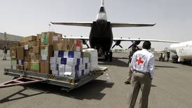 Dos aviones llevan ayuda humanitaria a yemeníes
