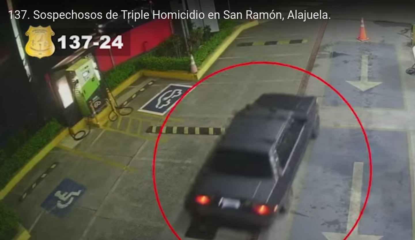 Si tiene datos de este carro o de sus dueños, avise al teléfono 800-8000-645, pues el OIJ lo relaciona con  un triple homicidio en San Ramón.. Foto: OIJ.