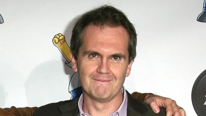 Tim Long, coproductor de 'Los Simpson', pidió perdón a los fanáticos de la serie por la muerte repentina del personaje Larry en el último episodio de la temporada 35.