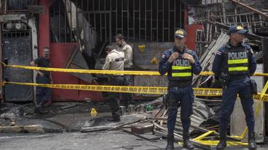 Bomberos presume mano criminal en incendio que mató a siete personas en La Carpio
