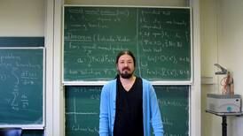 El ganador del premio de ciencia, Jasson Vindas Díaz,  es pura matemática  