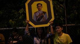 Falleció el rey Bhumibol de Tailandia, padre de una nación dividida