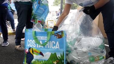Ecolones logra recolectar 400 mil botellas de plástico, pero récord Guinness quedará para otra ocasión