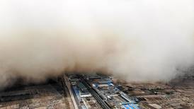 (Video) Inmensa tormenta de arena cubre toda una ciudad en China