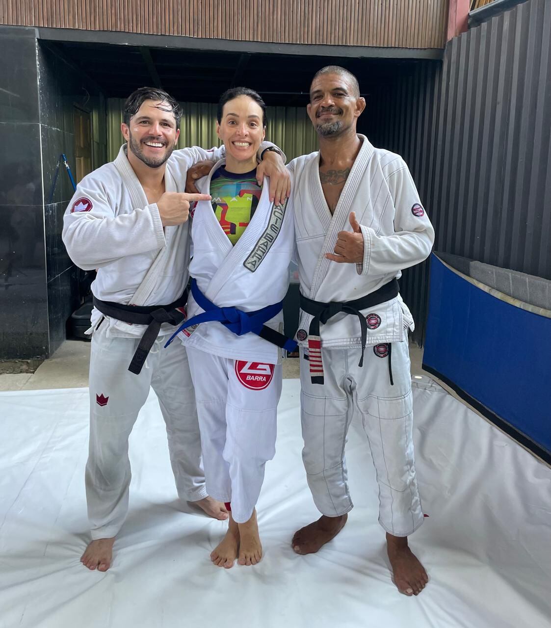 Carolina Sánchez junto a sus maestros Ulber Barquero (izquierda) y el brasileño Sydney Camacho. Foto: Cortesía Carolina Sánchez
