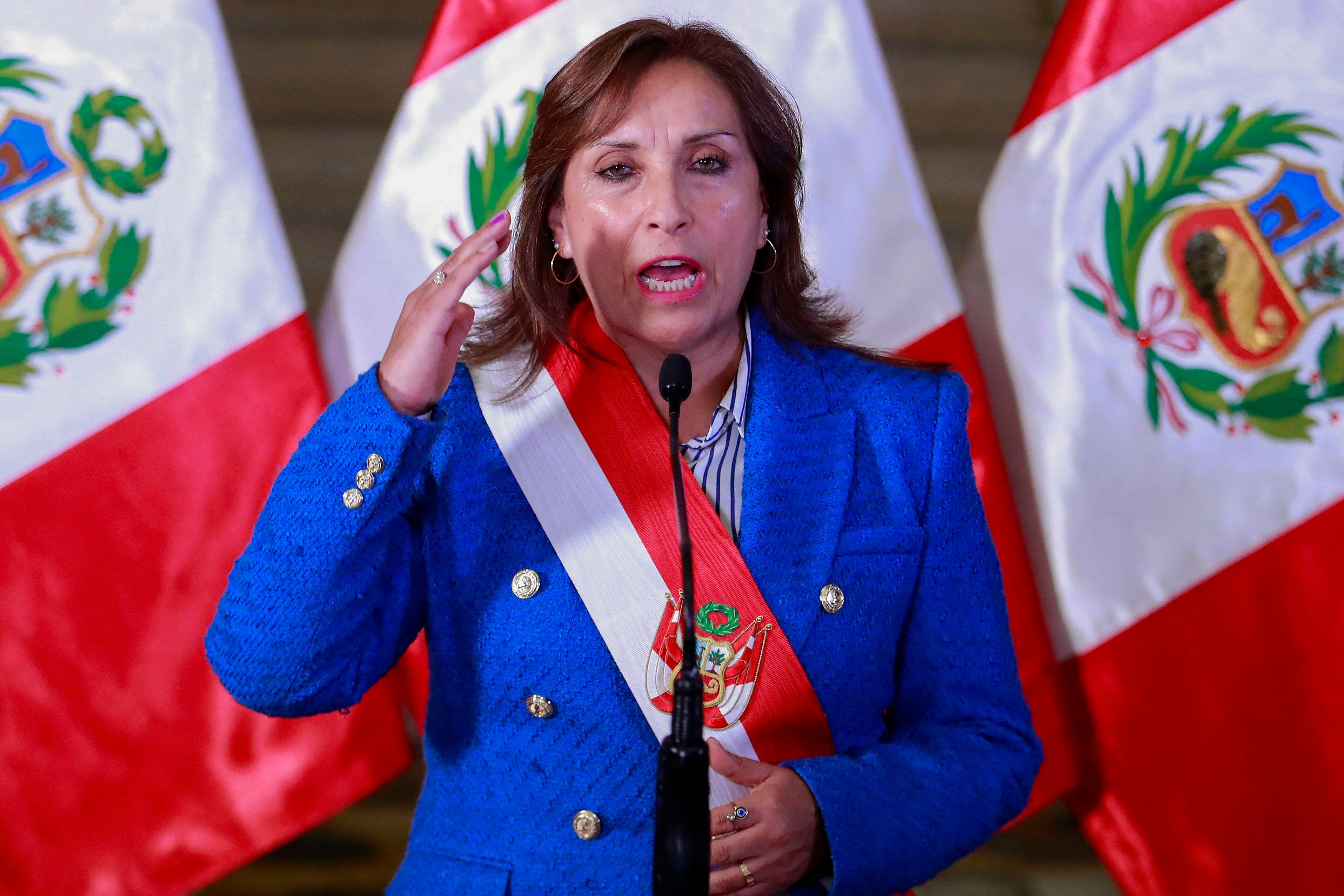 Dina Boluarte pide al Congreso adelantar elecciones a 2023 ante crisis en Perú