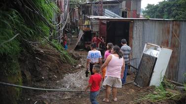 Vecinos de precario desalojado en Curridabat retornaron a ranchos pese a riesgos