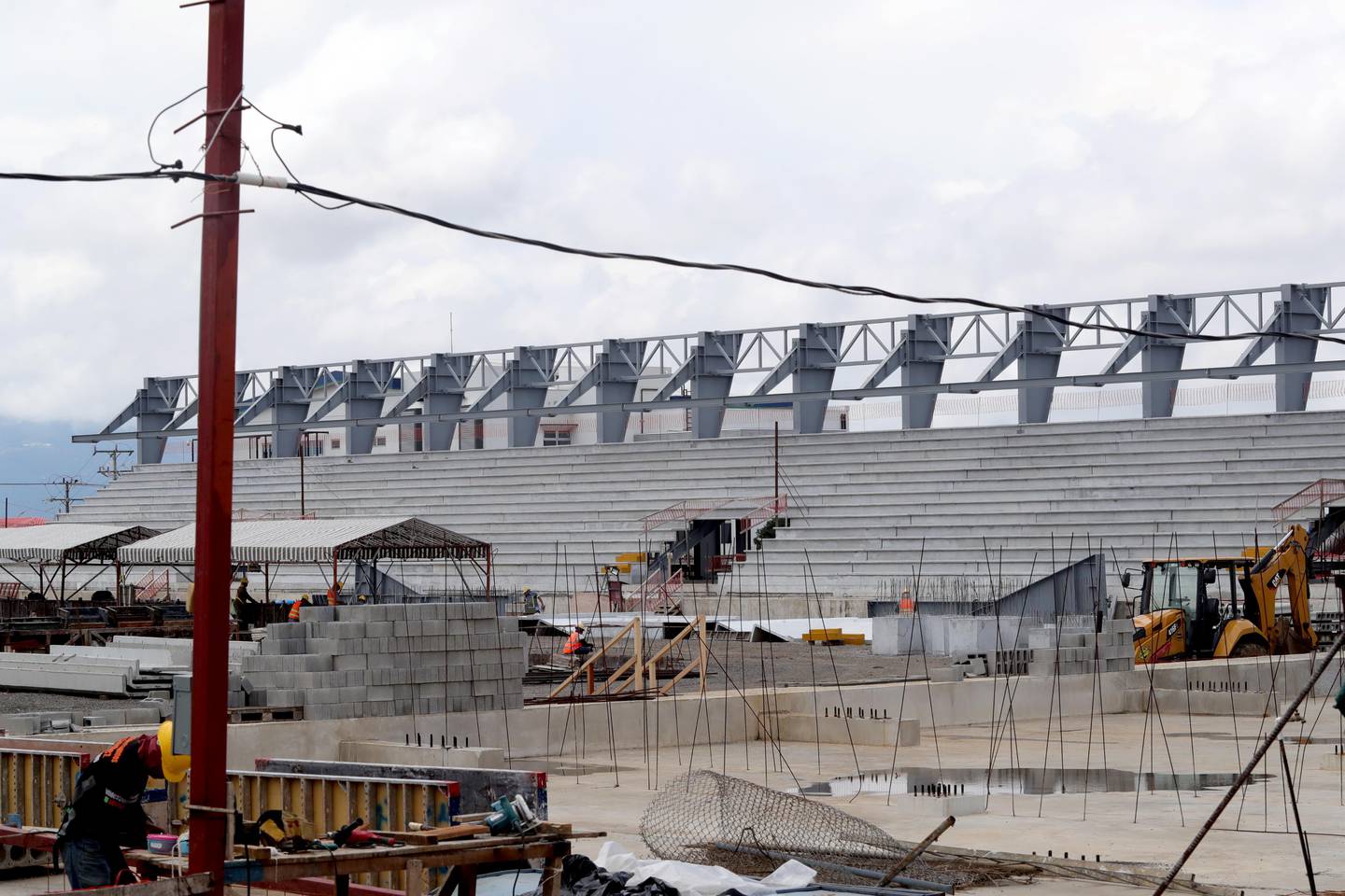 03/10/2023 La construcción del Estadio de Heredia, en ciertos lugares se pude ver el rotulo clausurado por la Municipalidad. Foto Alonso Tenorio