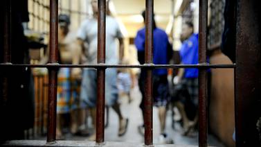  Sala IV prohíbe    a custodios usar gas pimienta en cárcel