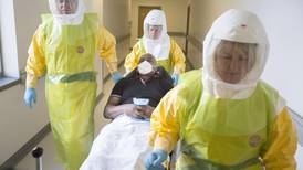  Aumenta  demanda de trajes de protección contra el ébola