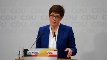 Crisis política en Alemania provoca la caída de la sucesora elegida por Merkel