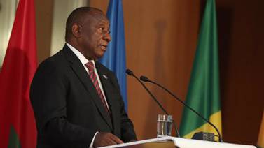 Presidente sudafricano pide retirar las restricciones de viaje ‘injustificadas’ impuestas a Sudáfrica