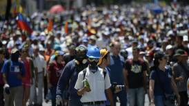 Oposición de Venezuela marchó en apoyo a la fiscala luego de tres meses de protestas contra Maduro