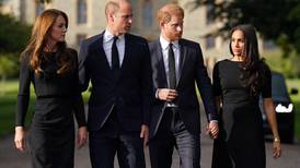 Los príncipes Guillermo y Enrique aparecen juntos con sus esposas Catalina y Meghan en Windsor