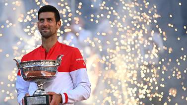Djokovic gana su tercer Roland Garros y supera en ‘grandes’ a Nadal