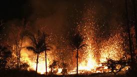 Lava y gases tóxicos del Kilauea emanan por nuevas grietas en Hawái