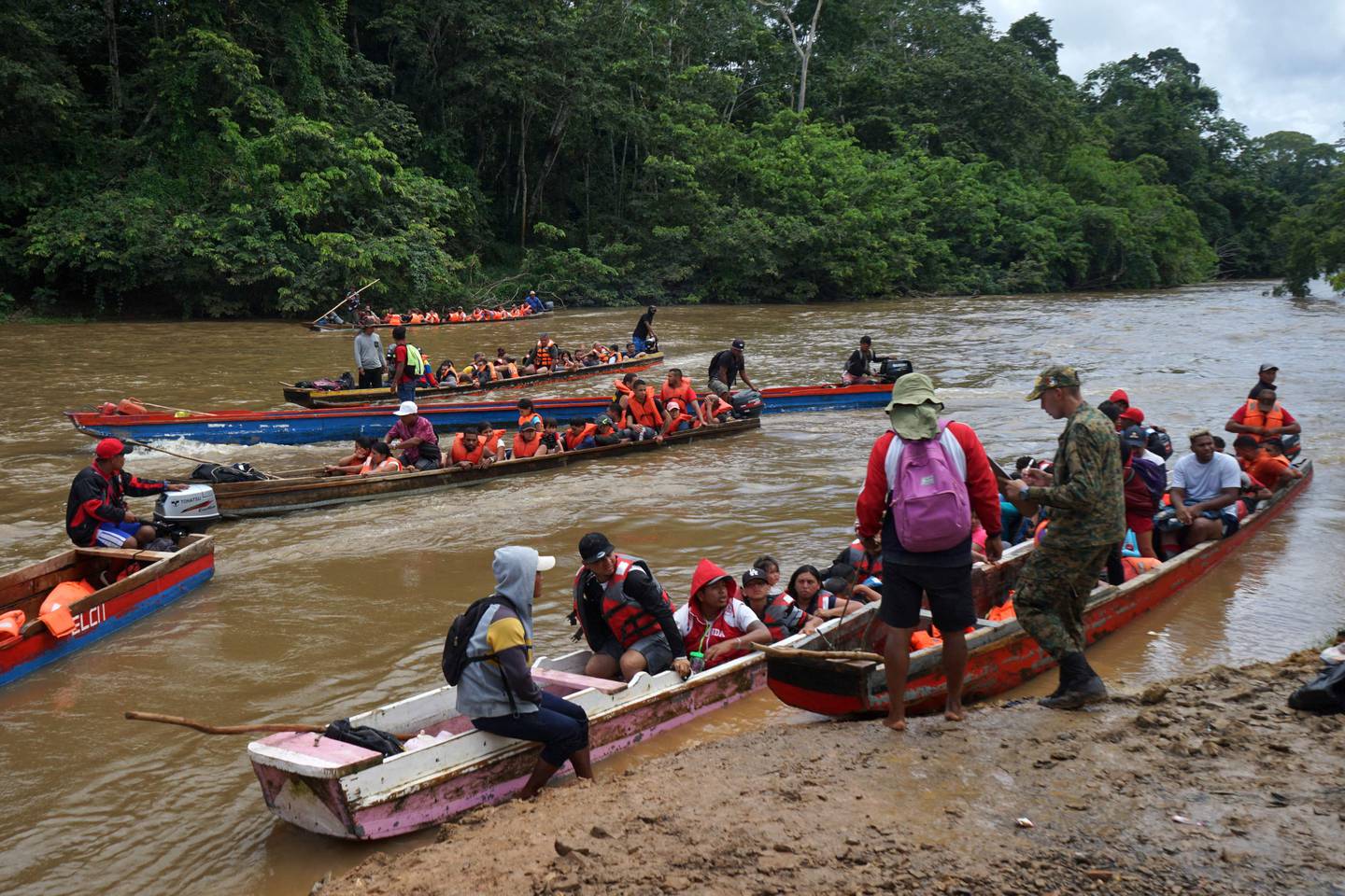 Según un recuento de las autoridades migratorias de Panamá, estima que medio millón de migrantes cruzaron el Darién este 2023.