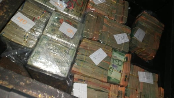 El OIJ decomisó ¢1.500 millones en efectivo, entre dólares y colones, a una banda narco que enviaba droga a Europa en contenedores. La desarticulación del grupo se realizó en mayo del 2021. Foto: OIJ para LN