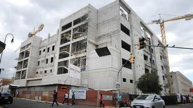 Hospital Calderón Guardia detiene 19 quirófanos para conectar edificio principal con nueva torre