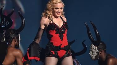 Madonna se pasea en motocicleta luego de superar el nuevo coronavirus