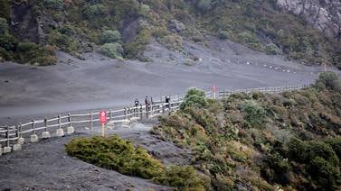 Turistas disfrutaron apertura del Parque Nacional Volcán Irazú luego de cierre de dos meses por covid-19