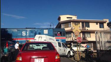 Patrulla de la Fuerza Pública colisionó contra el tren en San José
