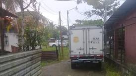 Vecinos alertan sobre hombre que apareció semienterrado a la par de un montículo en barrio Limoncito