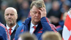 El Manchester United vuelve a caer y pone sentencia a Louis Van Gaal
