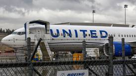 Pánico por pasajero con covid-19 que murió en pleno vuelo de la aerolínea United