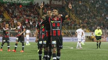Carlos Discua festeja su cumpleaños con el gol ante la Universidad de Costa Rica