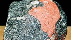 Hallan mineral lunar en rocas de Australia