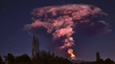 Volcán Villarrica en Chile entra en erupción 