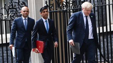 Dos ministros se rebelan contra Boris Johnson y renuncian a sus puestos