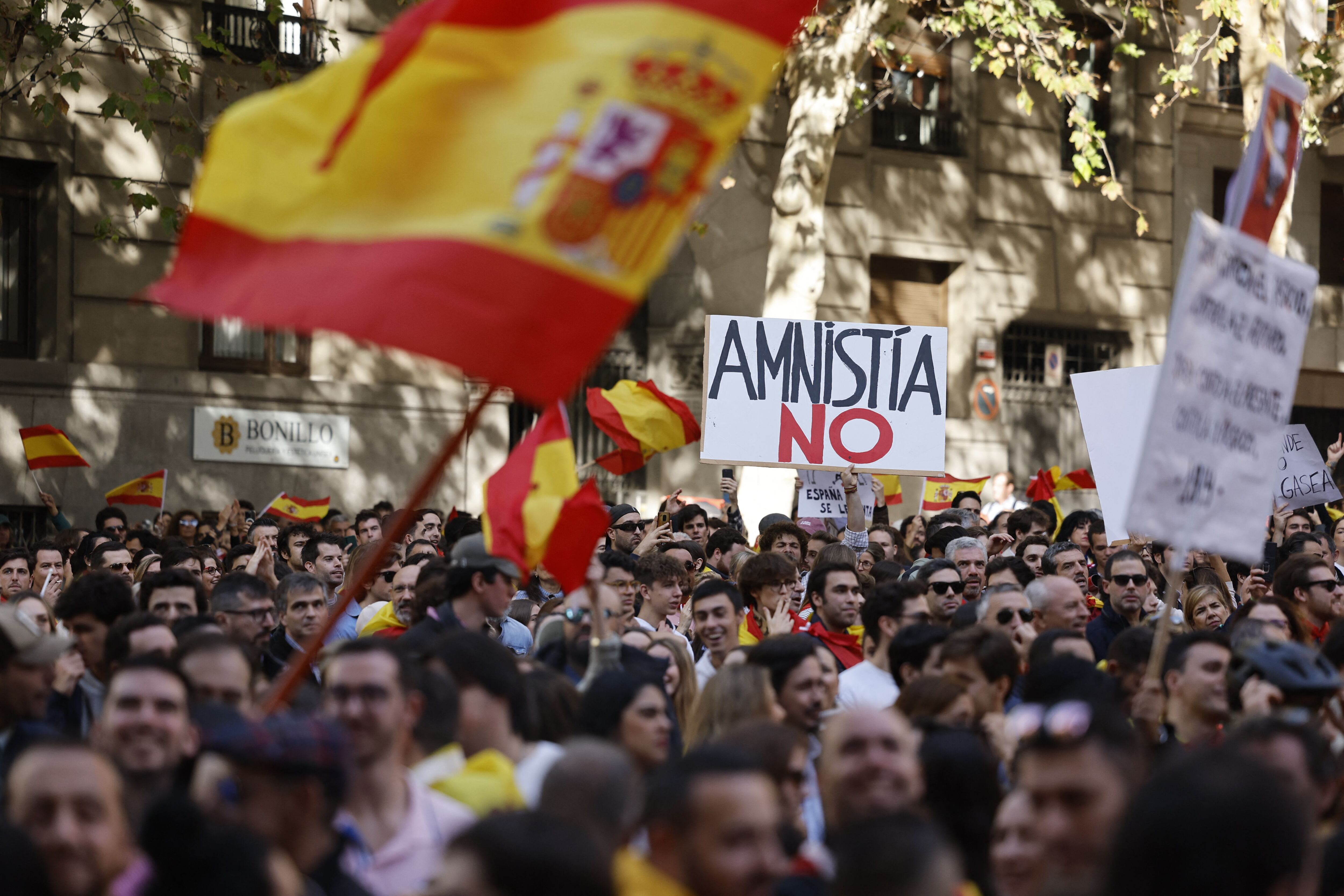 Muchos españoles se encuentran cansados de que los políticos nunca cumplan sus promesas, sin importar si son derecha o izquierda. Foto: Oscar Del Pozo/AFP