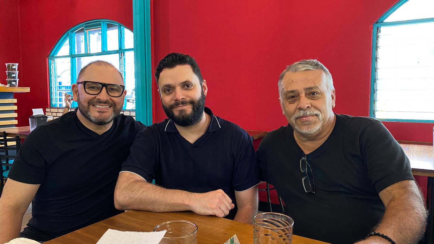 Los costarricenses Jorge Castro, Didier Mora y Marvin Camacho trabajaron juntos en el disco 'Cantata negra' que destacó en los premios Latin Grammy.